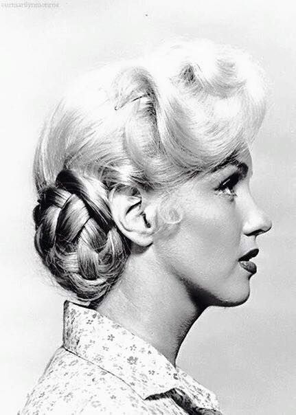 如何客观地分析评价玛丽莲梦露的长相?